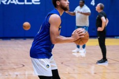 汤帅点名杜兰特：出任后卫时，仍有一流表现！难怪斯通不再签后卫