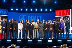 火箭队应对范弗里特受伤挑战：杜兰特加压，球迷鼎力支持